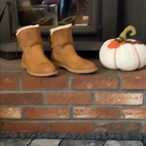 Naiyah Lace back genuine shearling UGG boots